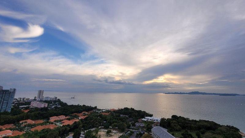 Andromeda Condo By Feng Pattaya Bagian luar foto